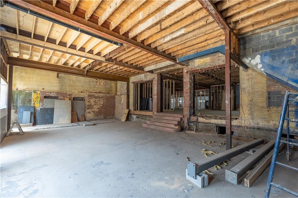 33 FIRST Street E