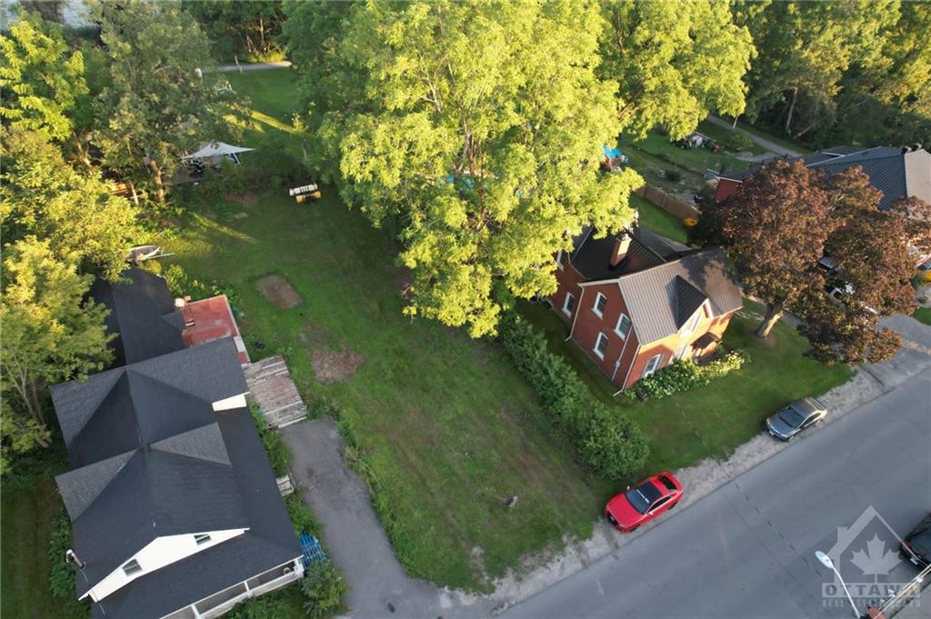 216 CLOTHIER Street E