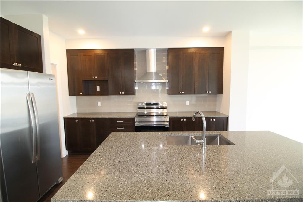 632 MOONFLOWER Crescent