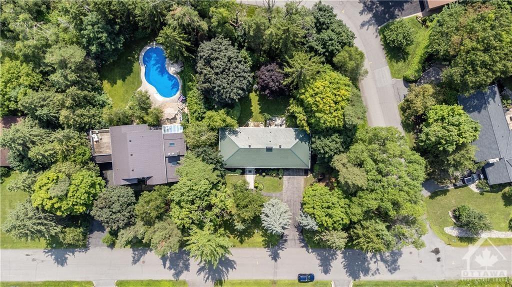 17 ROTHWELL Drive