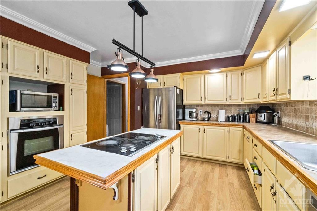 888 KENYON Crescent