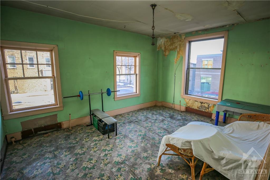 26 KING Street E