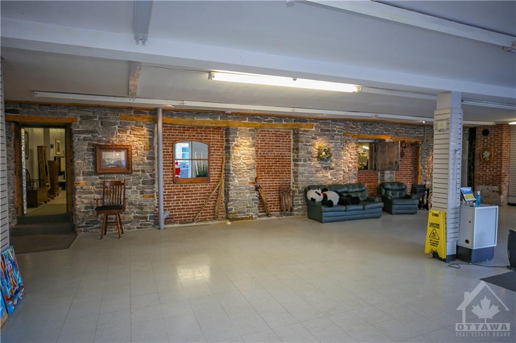 26 KING Street E