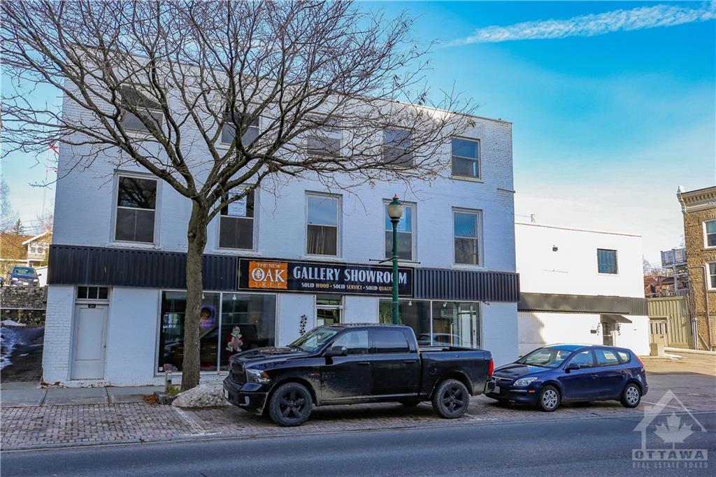 26 KING Street E