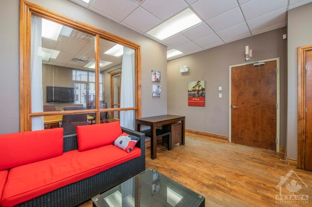 160 TERENCE MATTHEWS Crescent, #A