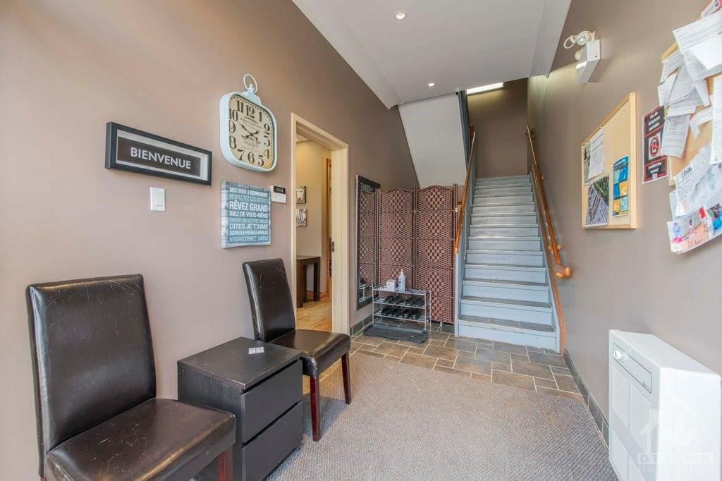 160 TERENCE MATTHEWS Crescent, #A