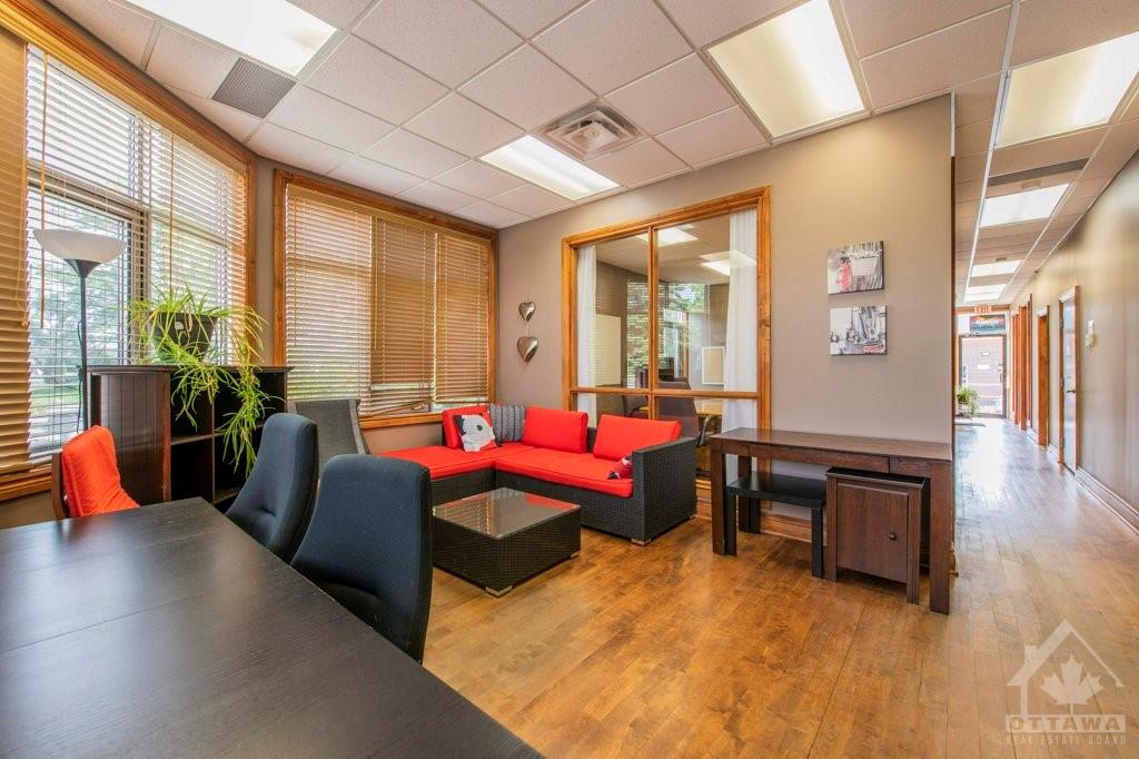160 TERENCE MATTHEWS Crescent, #A