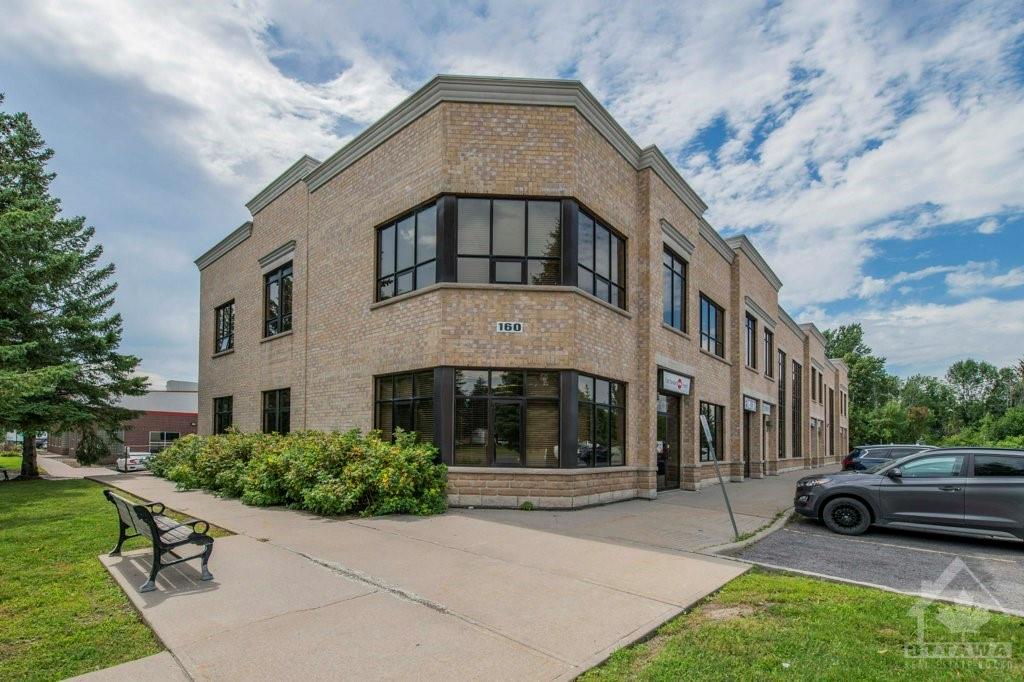 160 TERENCE MATTHEWS Crescent, #A