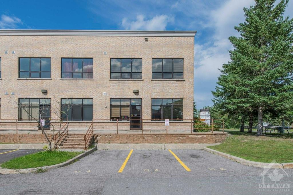 160 TERENCE MATTHEWS Crescent, #A