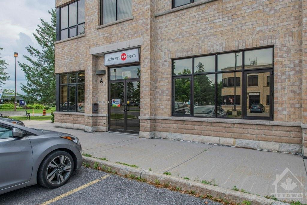 160 TERENCE MATTHEWS Crescent, #A