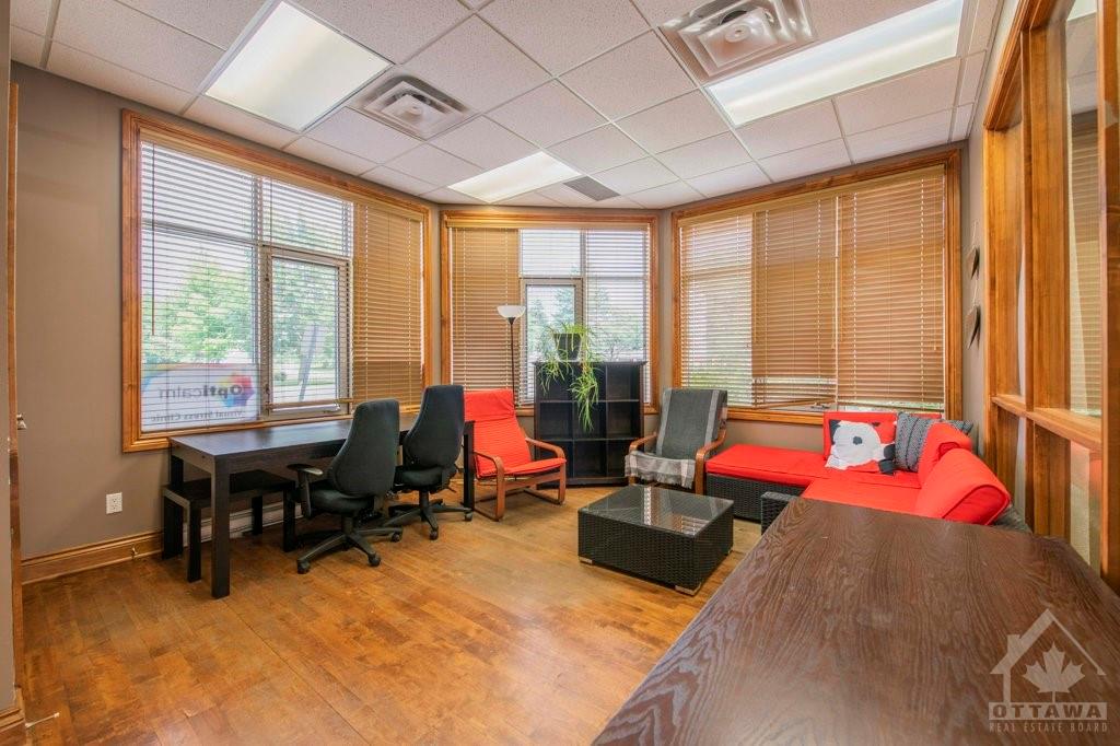 160 TERENCE MATTHEWS Crescent, #A