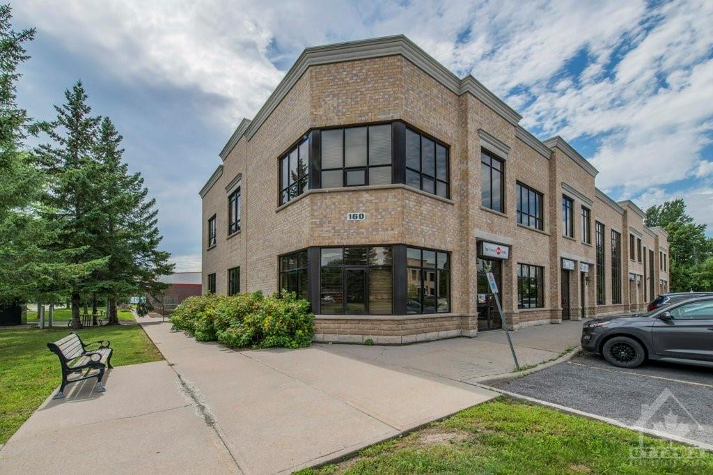 160 TERENCE MATTHEWS Crescent, #A
