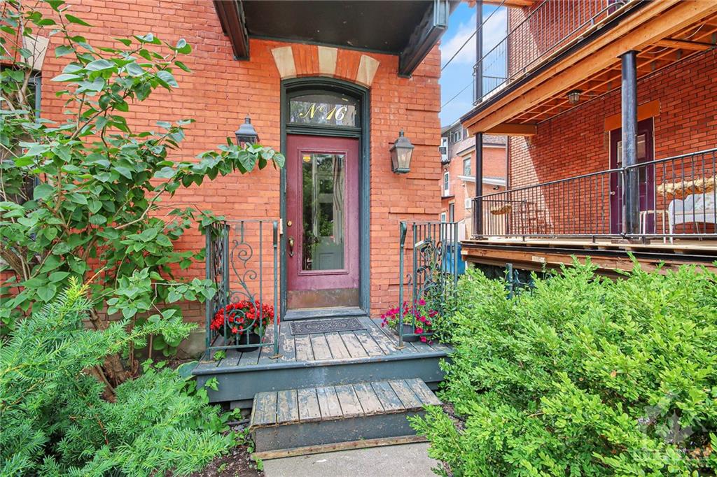 16 SWEETLAND Avenue, #1