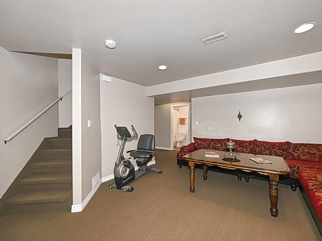 16 REGENCY Place