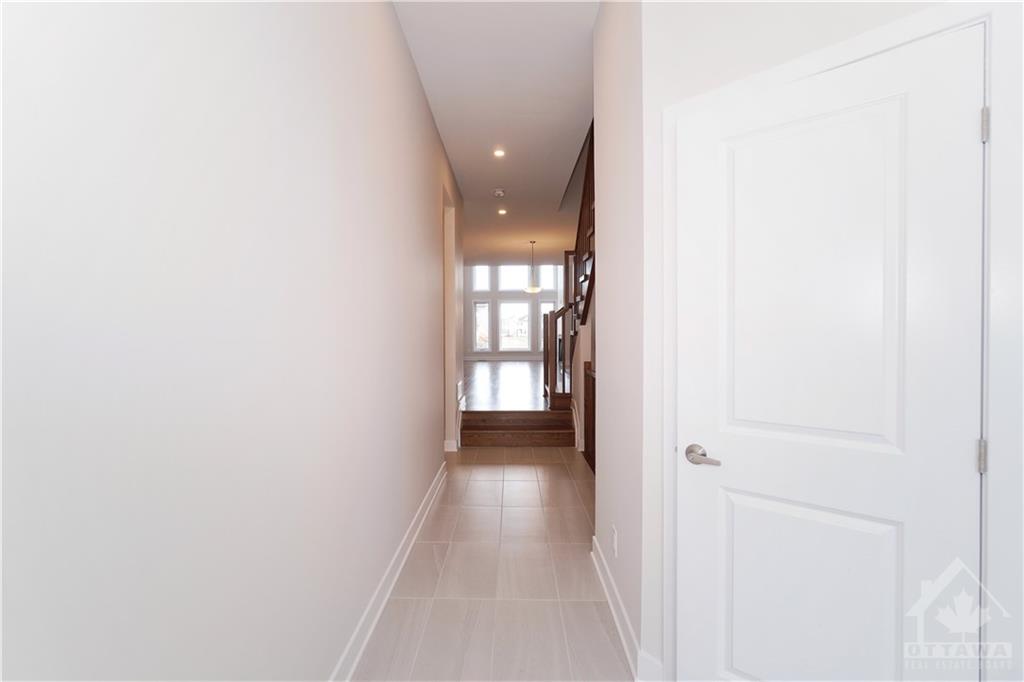 819 SOLARIUM Avenue