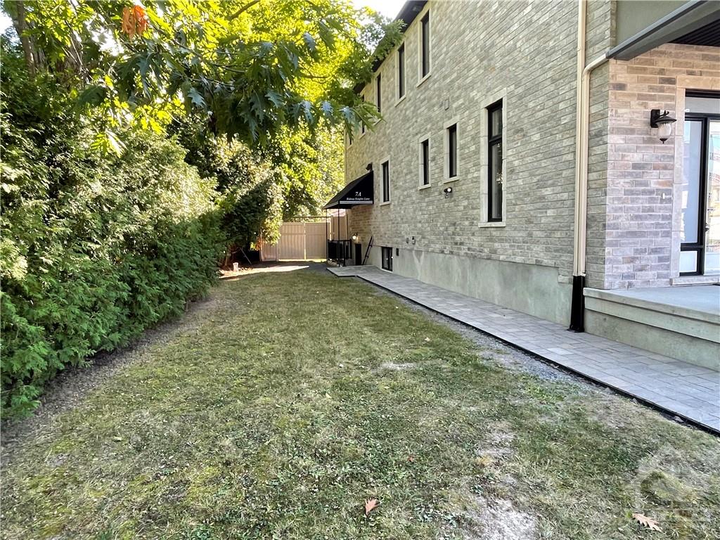 7 RIDEAU HEIGHTS Lane, #A