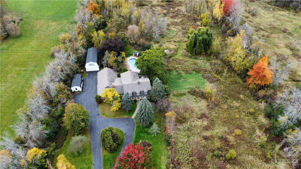 6332 RIDEAU VALLEY Drive N