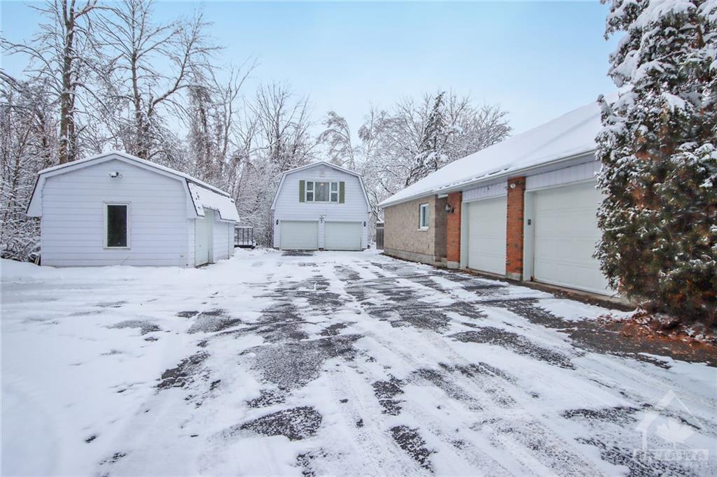 6332 RIDEAU VALLEY Drive N