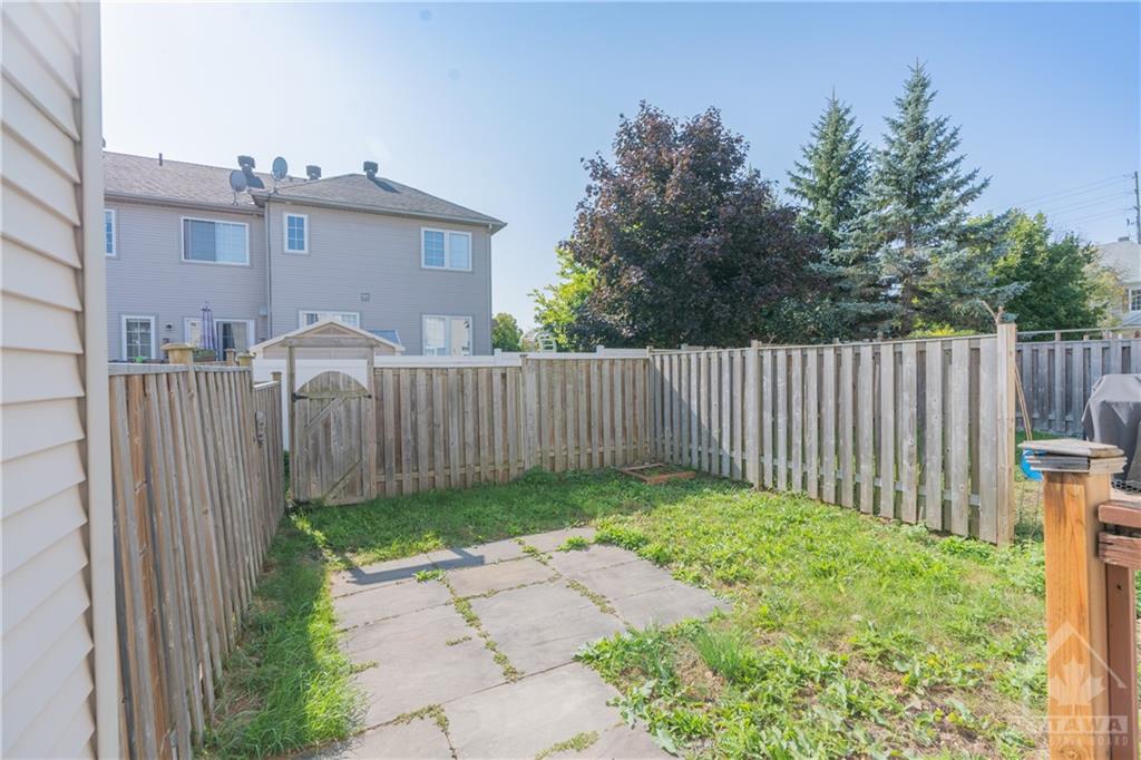8 FIELDBERRY Private