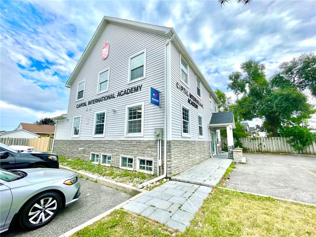 1415 WOODROFFE Avenue, #3