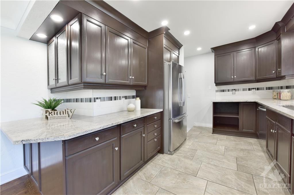 23 OAKRIDGE Boulevard