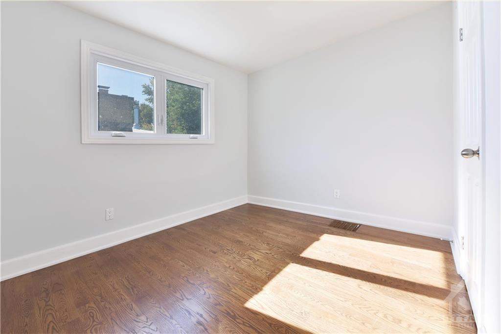 23 OAKRIDGE Boulevard