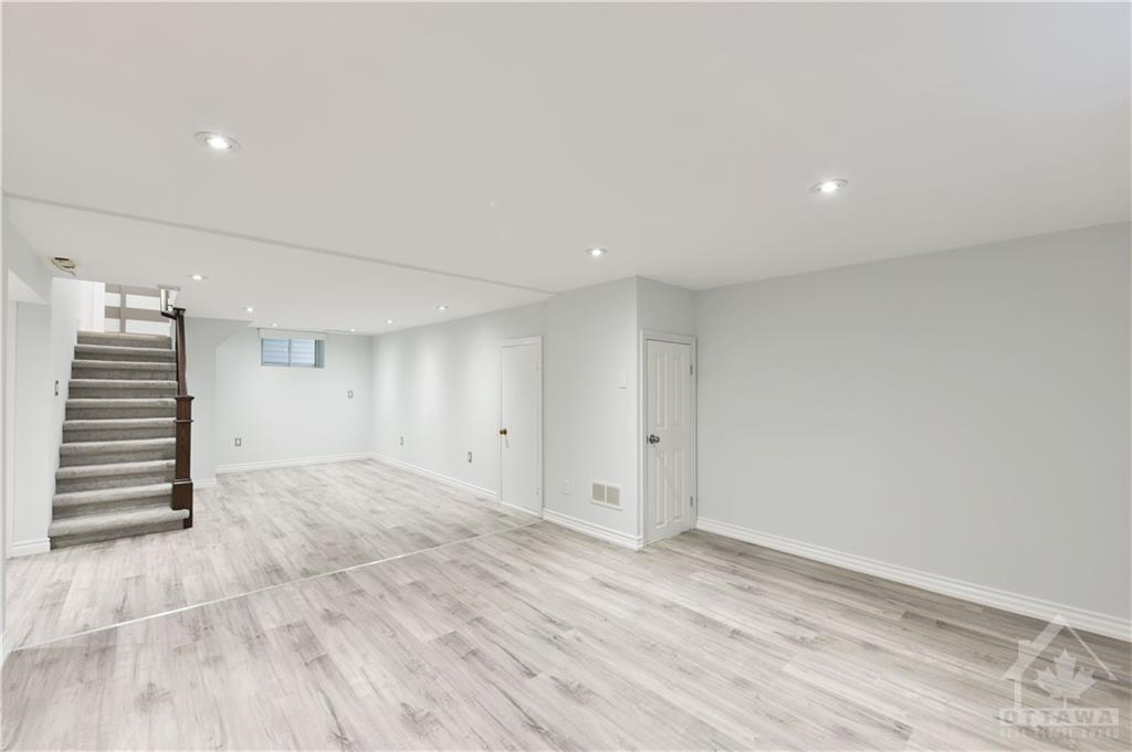 23 OAKRIDGE Boulevard