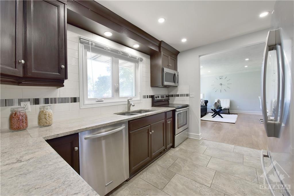 23 OAKRIDGE Boulevard