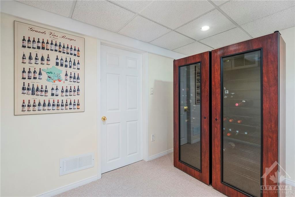 6106 VINEYARD Drive