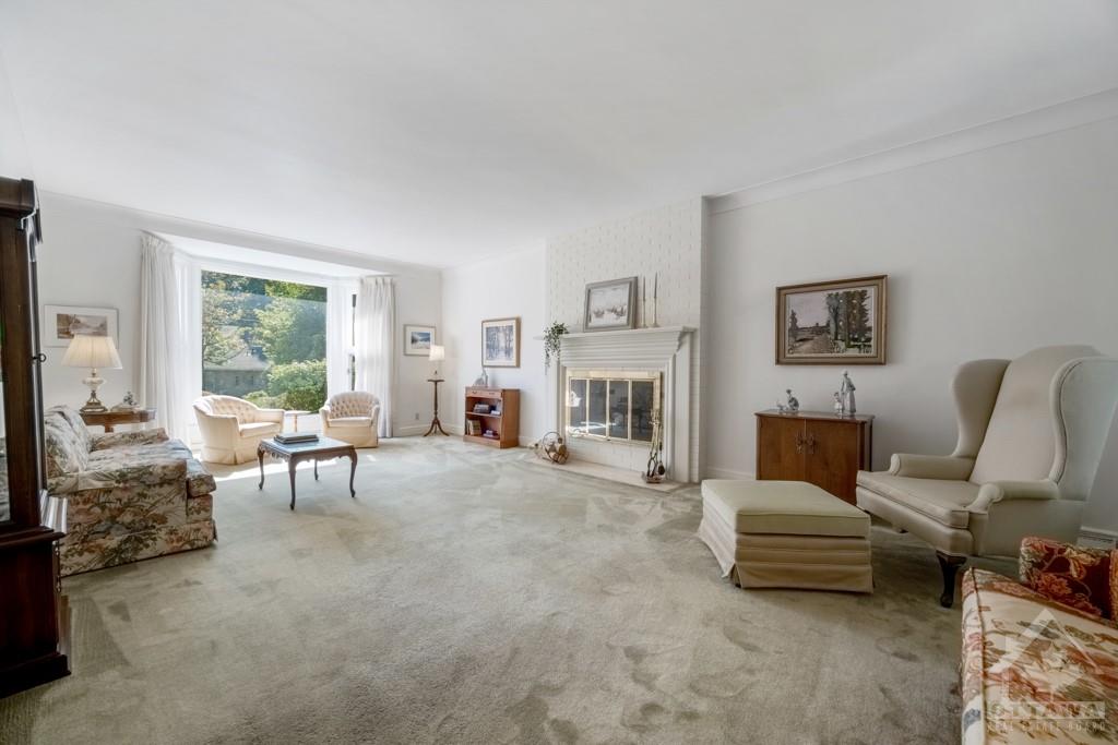 170 LAKEWAY Drive