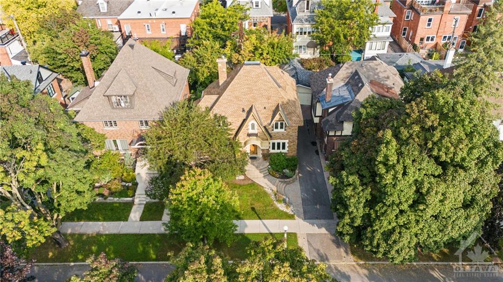 13 MONKLAND Avenue