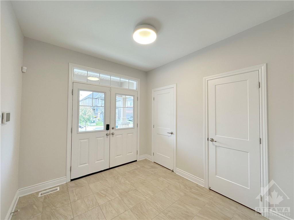 878 STALLION Crescent