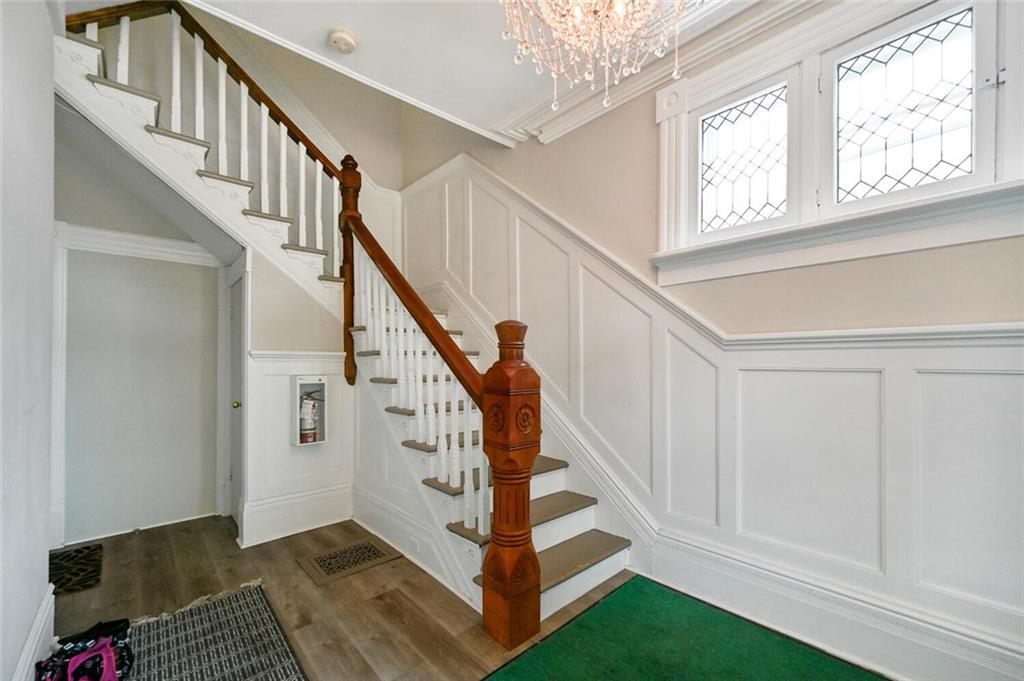 35 BETHUNE Street