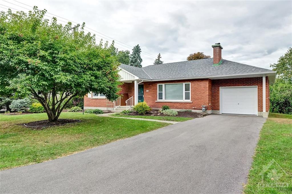 255 FAIRCREST Drive