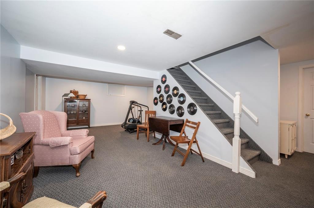 860 KENYON Crescent