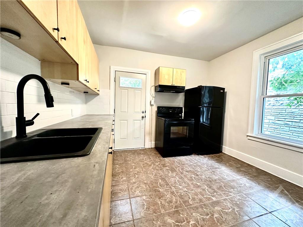 1085 SOMERSET Street W