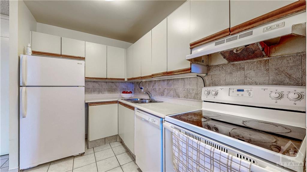 2000 JASMINE Crescent, #1210