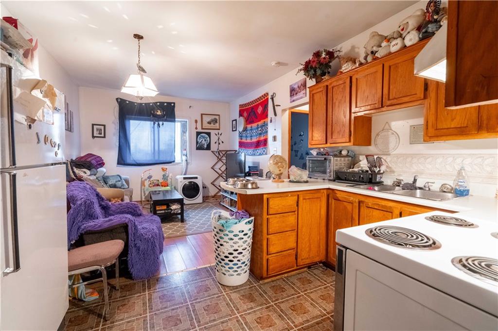 319-321-325-327 MONTREAL Road