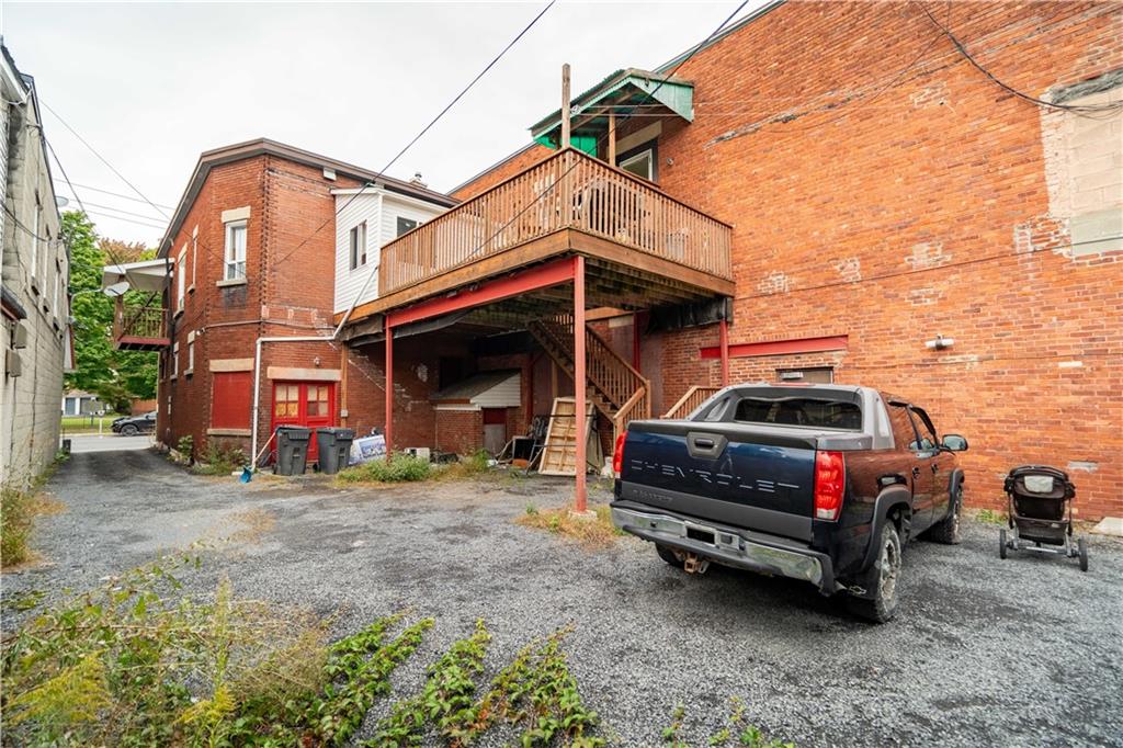 319-321-325-327 MONTREAL Road