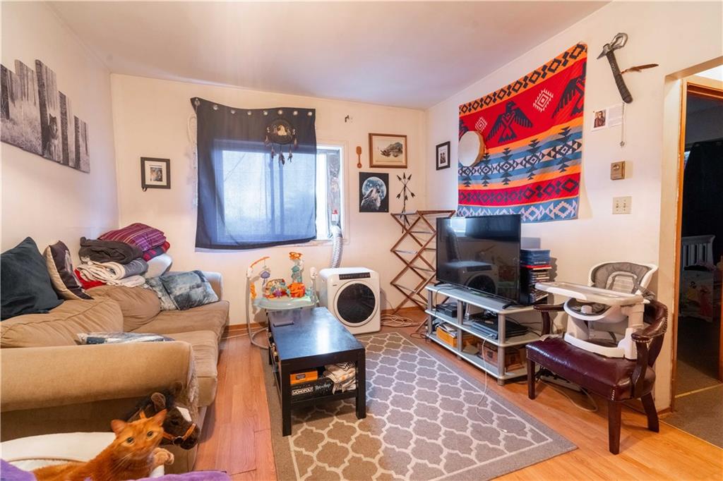 319-321-325-327 MONTREAL Road