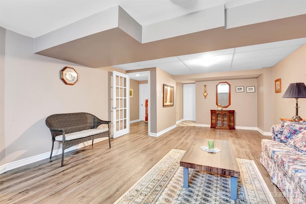 30 RIVER OAKS Court