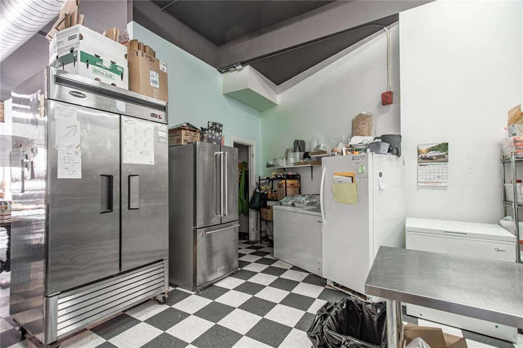 100 PEMBROKE Street W