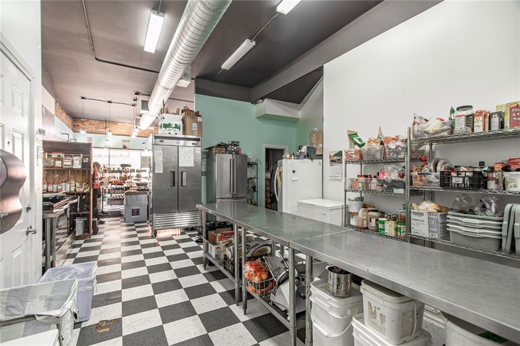 100 PEMBROKE Street W