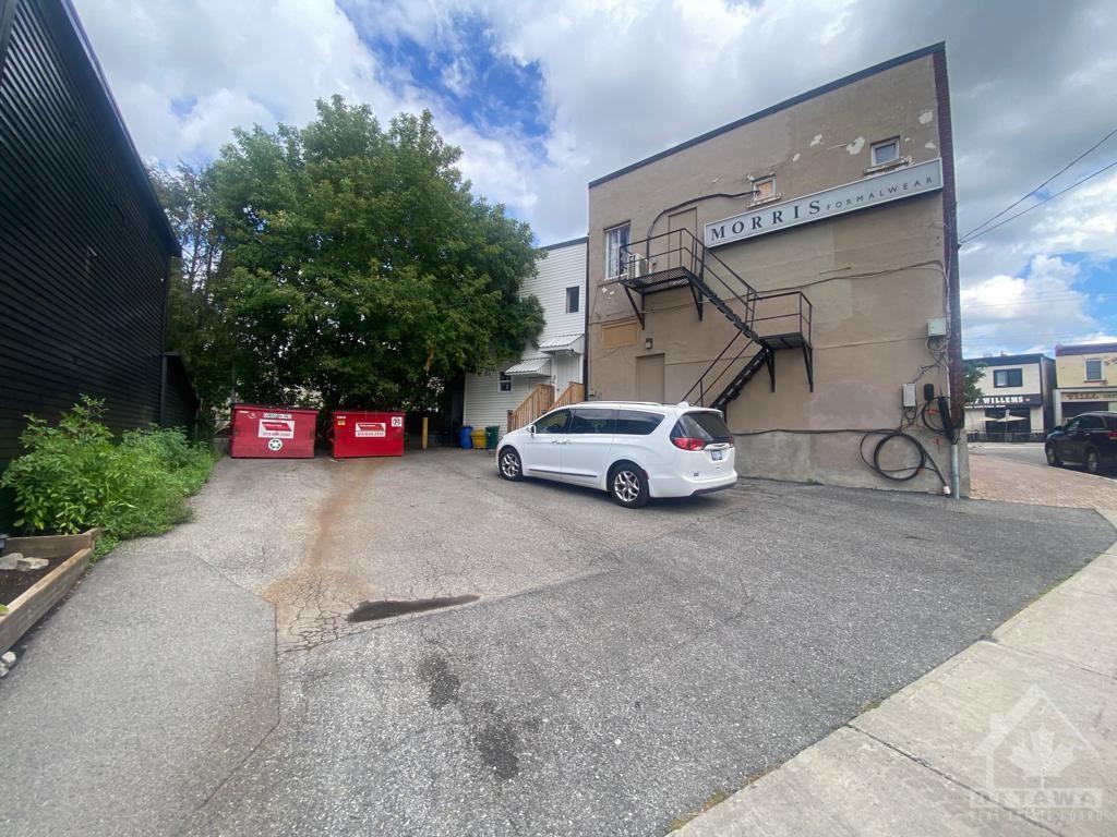 1079 WELLINGTON Street W