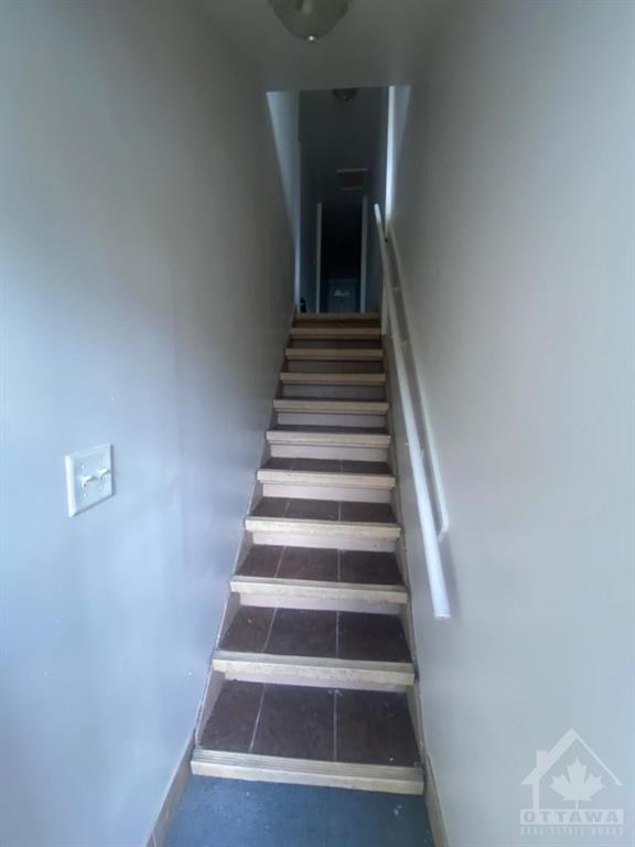 1079 WELLINGTON Street W