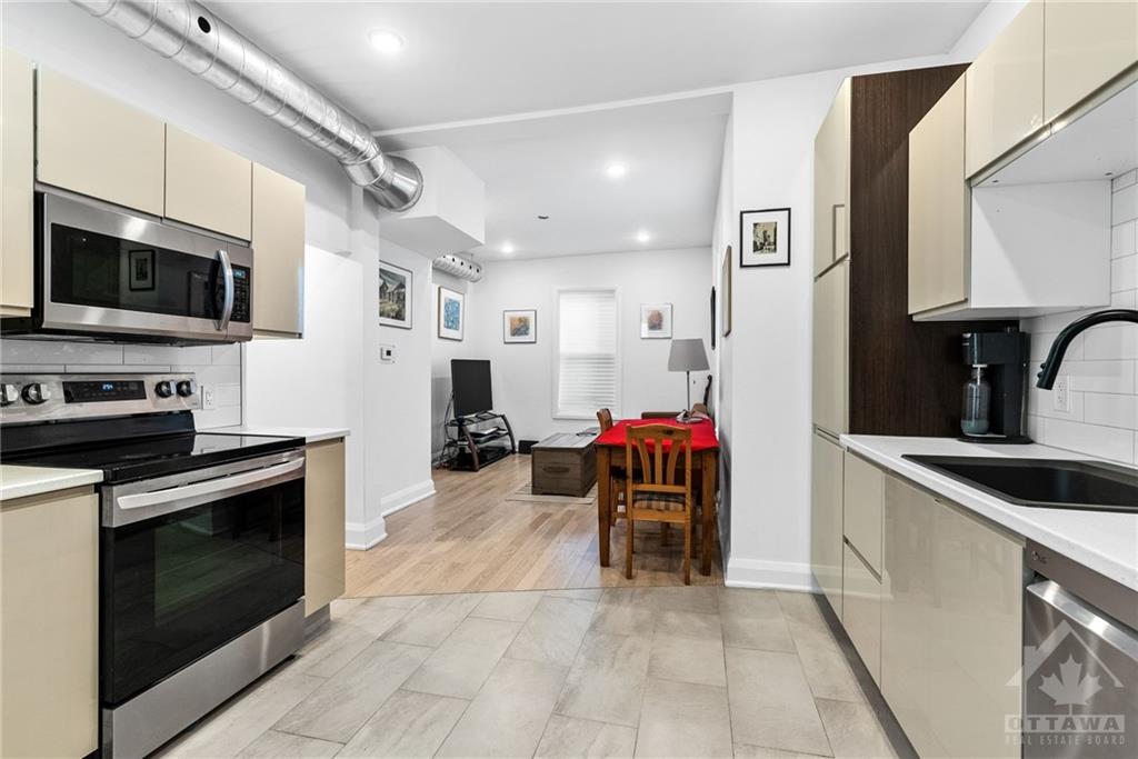 115 SPADINA Avenue