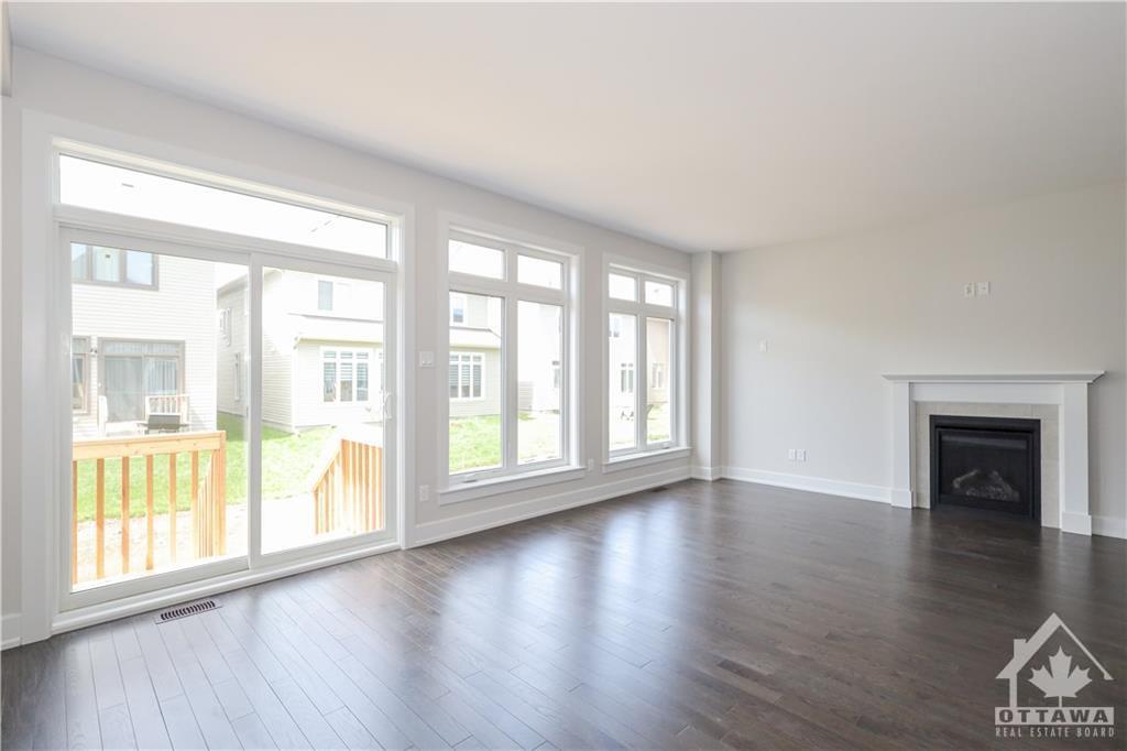 632 MOONFLOWER Crescent