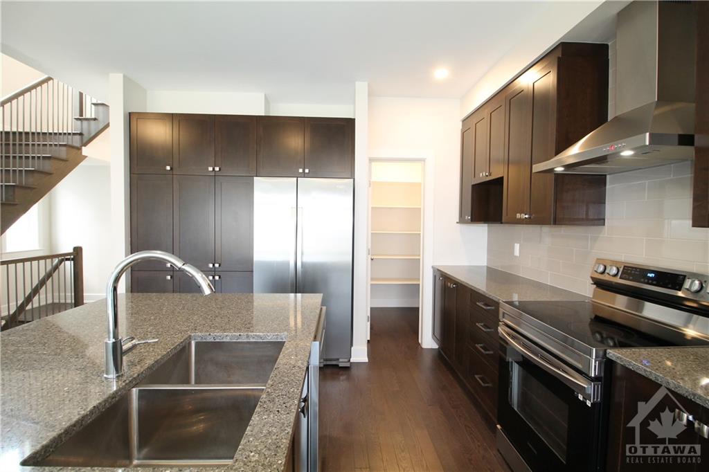 632 MOONFLOWER Crescent