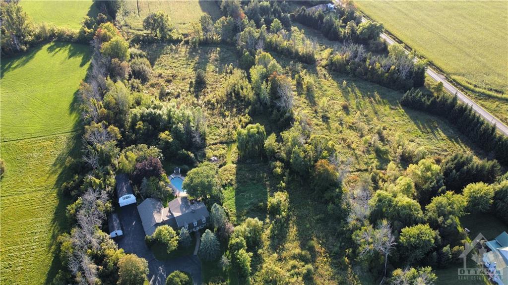 6332 RIDEAU VALLEY Drive N