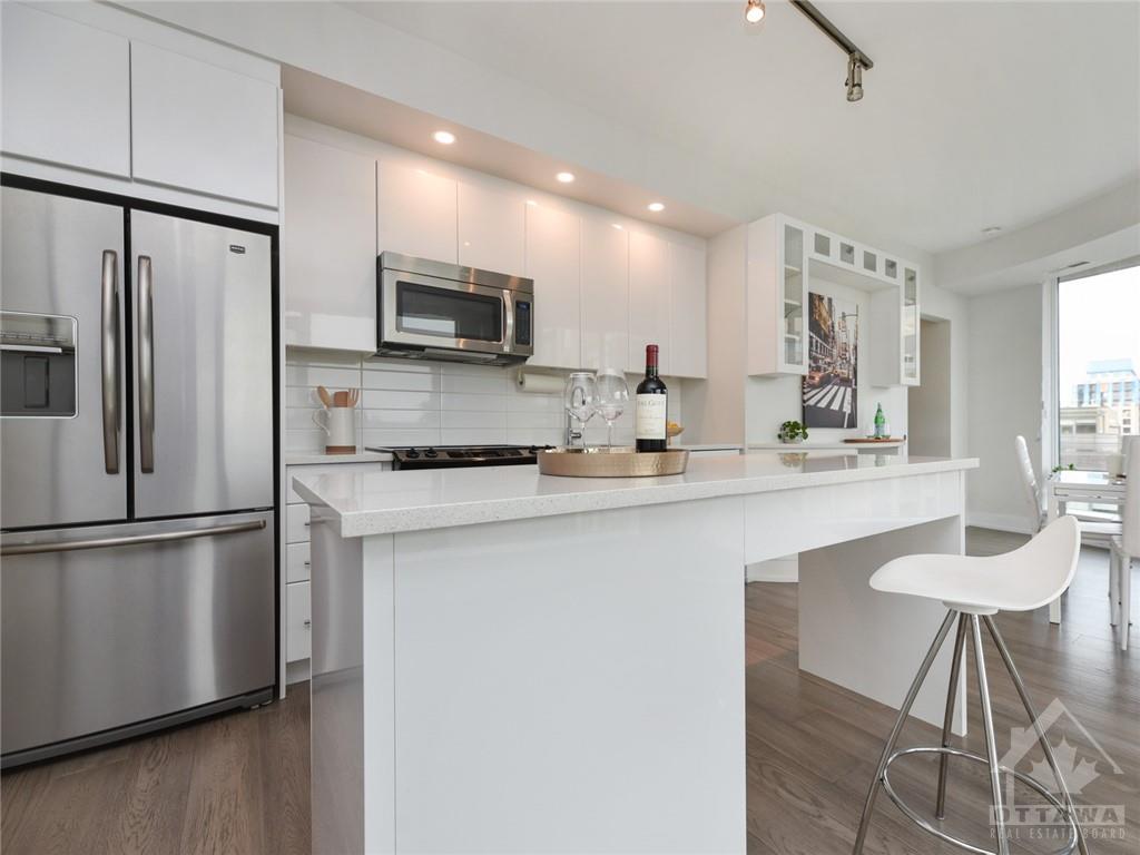360 PATRICIA Avenue, #818